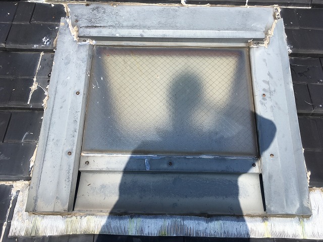 撤去工事も視野に入る天窓